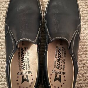 Men’s 10 1/2 Mephisto shoes.